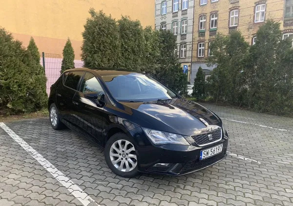 śląskie Seat Leon cena 40999 przebieg: 194000, rok produkcji 2015 z Świętochłowice